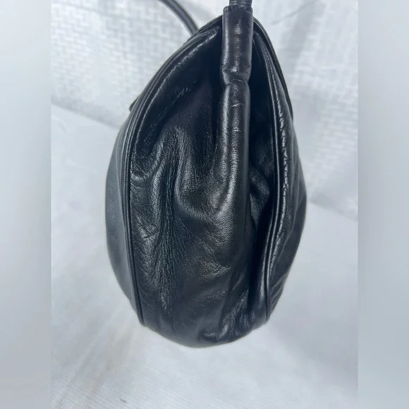 Vintage Loewe Black Leather Shoulder Bag with Embossed Anagram & Gold Ring - Picture 5 of 14